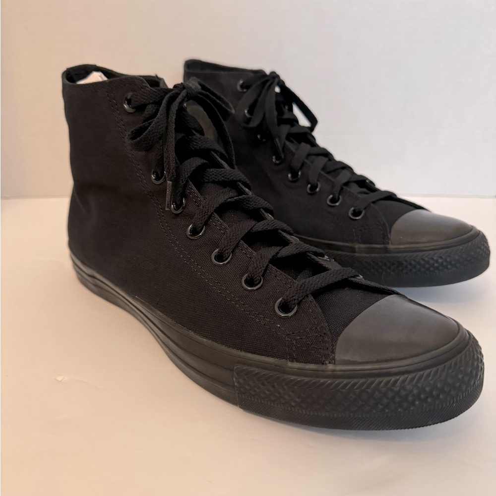 Men’s Black on Black Chuck Taylor All Stars Canvas Hightop’s Sz 9.5 Women’s 11.5